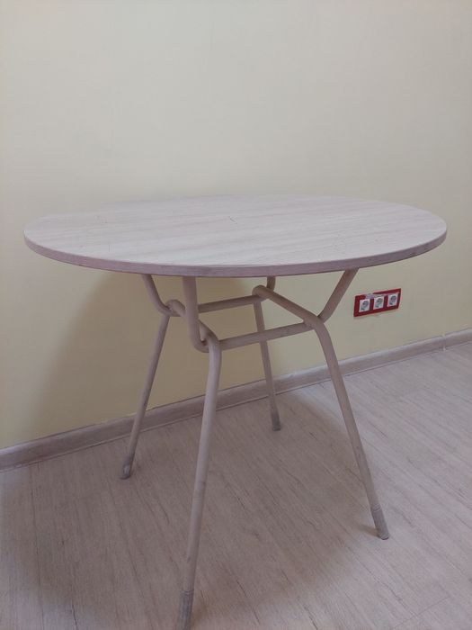 Стол круглый    .