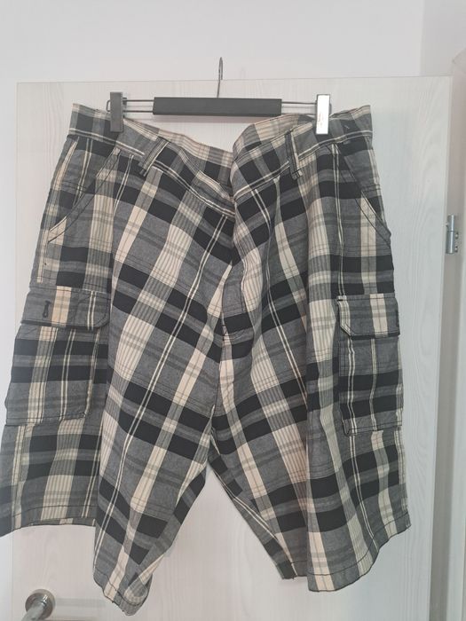 Pantaloni scurți  mas 54