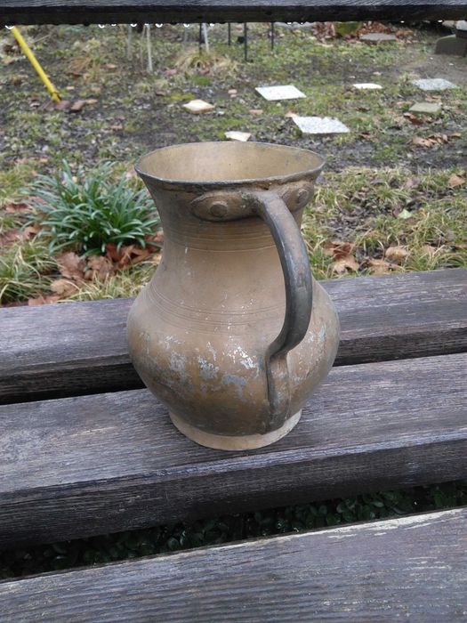 Медна кана с бронзова дръжка