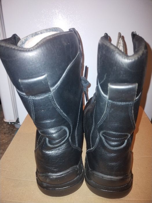 Vând bocanci pompieri