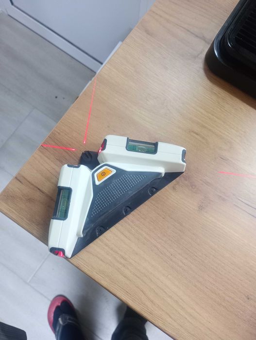 Електрически винтоверт/ лазер за прав ъгъл