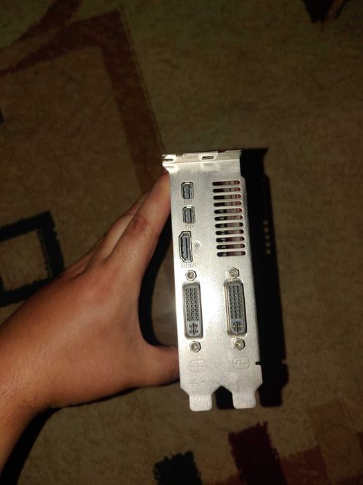 Radeon HD 6870 видеокарта