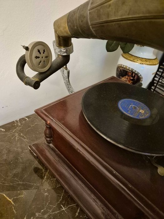 Gramofon``His Master`s Voice`` functional