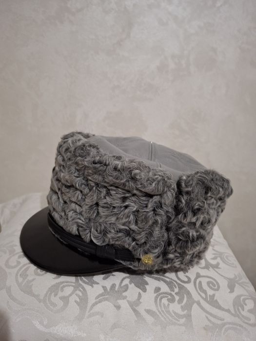 Бейсболки,Шапка(каракуль)Кашне(шарф),Перчатки (военные)