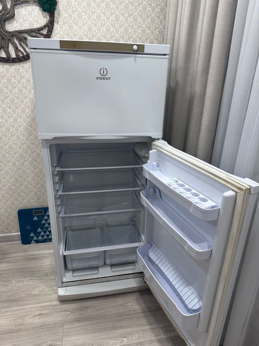 Холодильник indesit