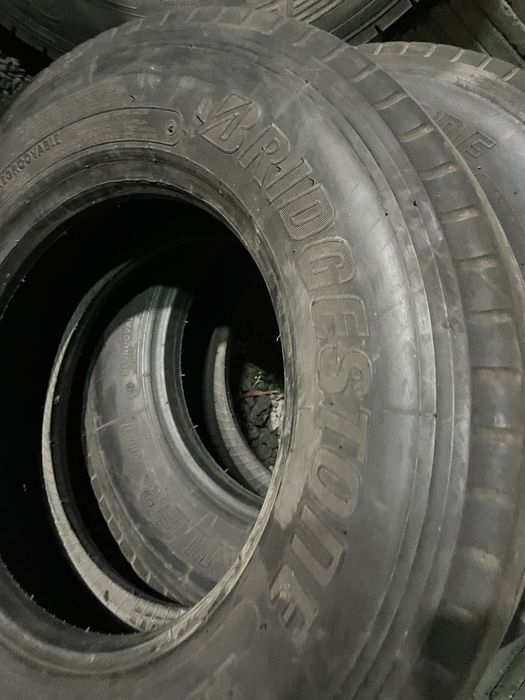 Продам пару шин Bridgestone