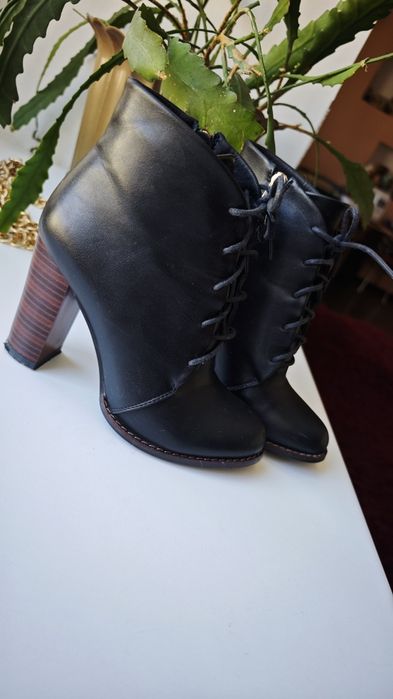 Продам ботильоны.