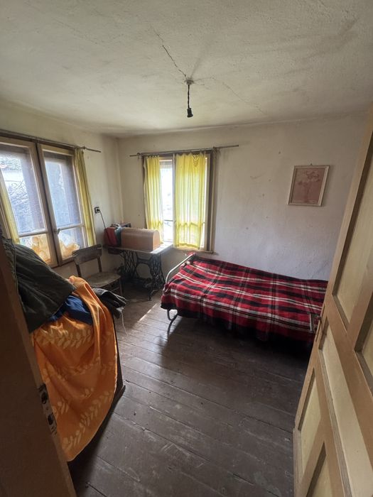 Къща до гората с. Дъбрава