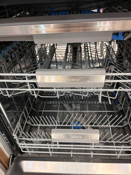 Продам посудомоечную машину Midea