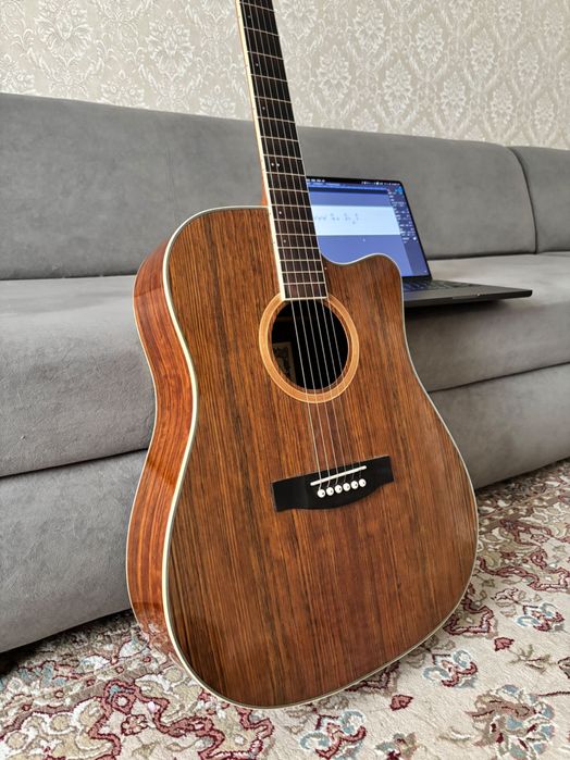 Акустическая гитара