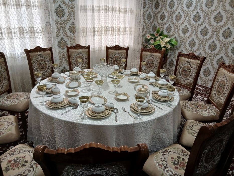 Prakatga stol stul zontik (4×8) shirma prakatga beriladi. 24/7