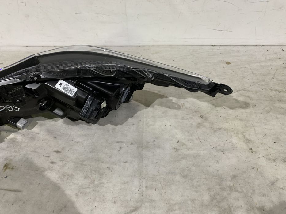 Far dreapta Toyota Corolla, 2019, 2020, 2021, 2022, 2023, cod origine OE 8130-02T31.