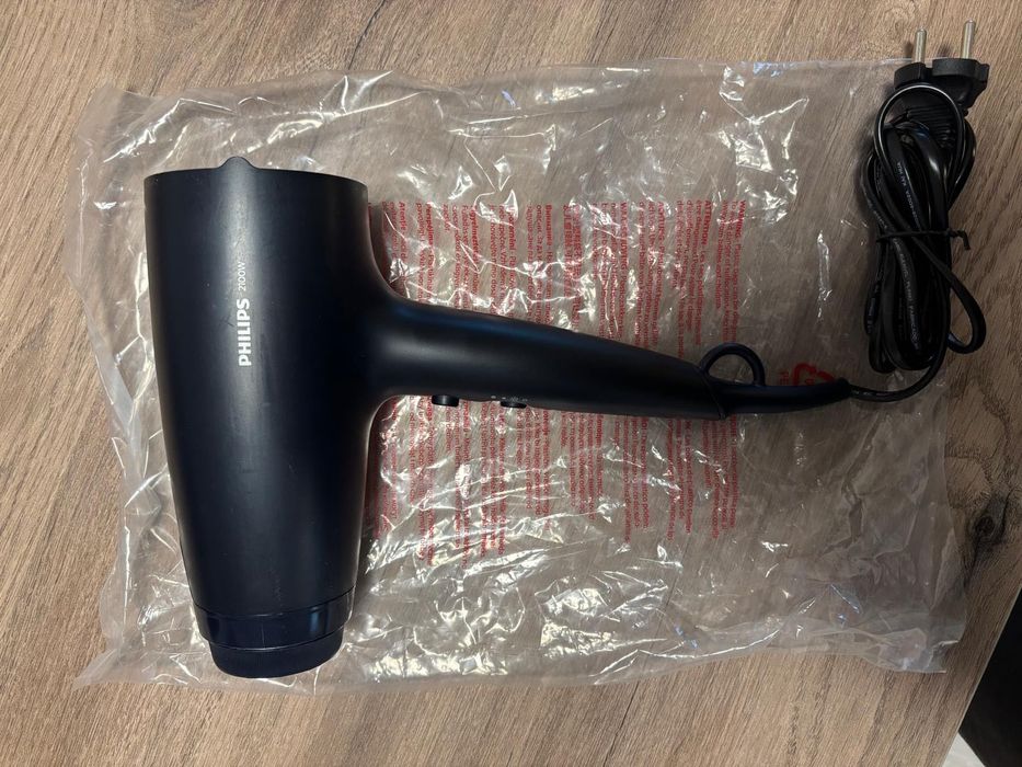 Vând uscător de păr Philips Series 3000