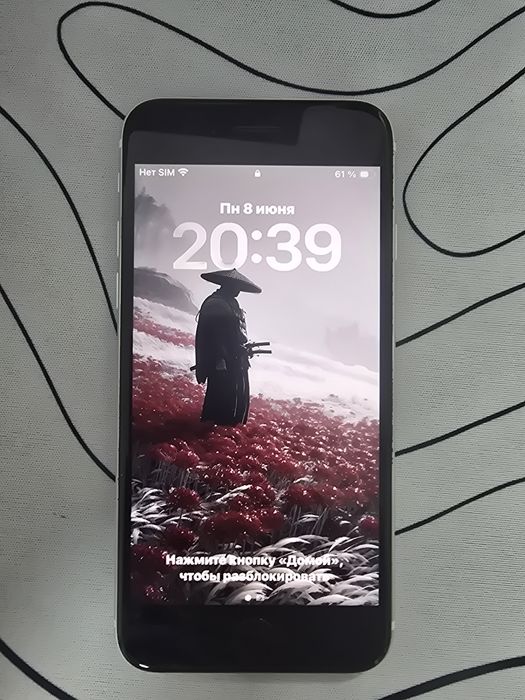 Продаю iPhone SE 2020