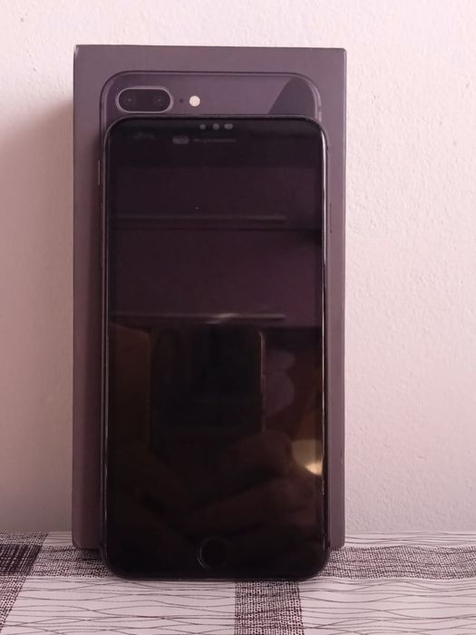 iPhone 8+ в идеальном состоянии!