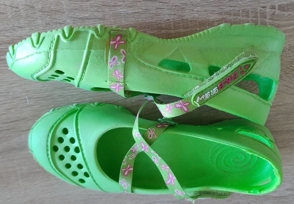 Papuci de plajă din spuma, „săpuniere”