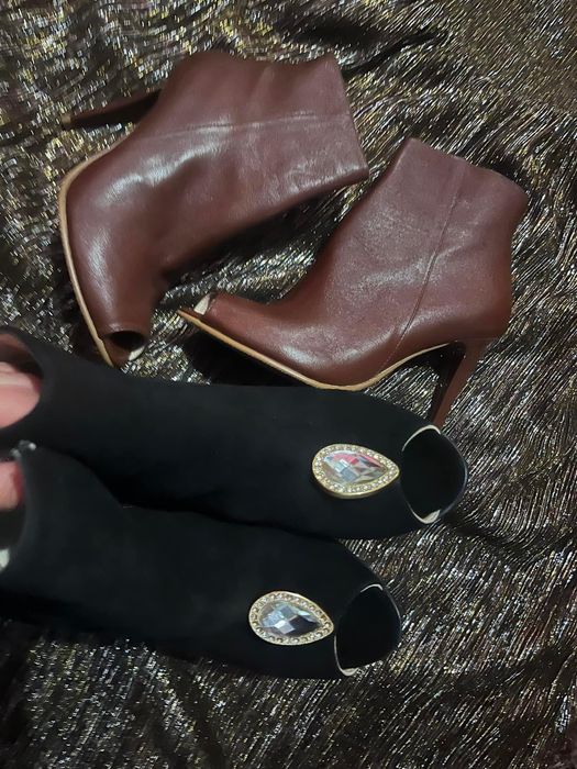 Vând botine deschise 34