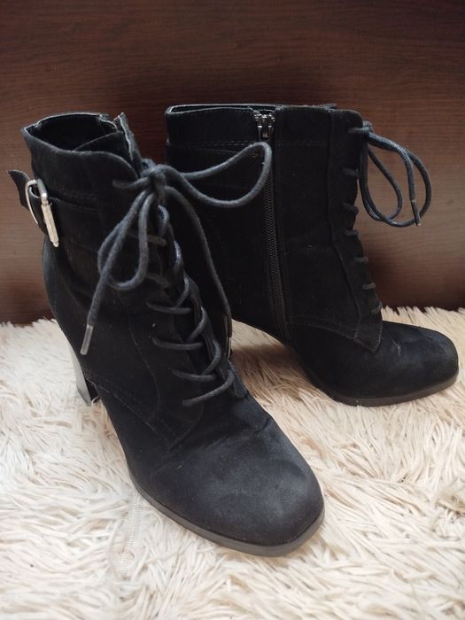 Черни велурени боти с висок ток, връзки и цип 38 номер