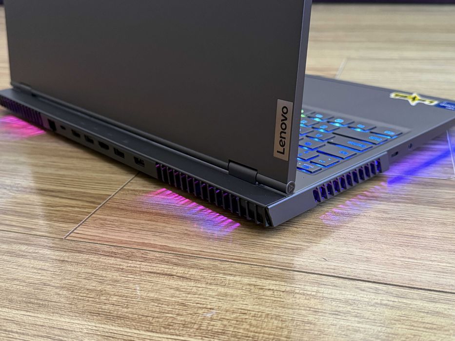 16`Lenovo Legion Pro 7`Core i7-11800H/RTX 3070/32GB RAM/512GB SSD/WQXGA 165Hz 500 Nits Vesa Certified HDR Display™