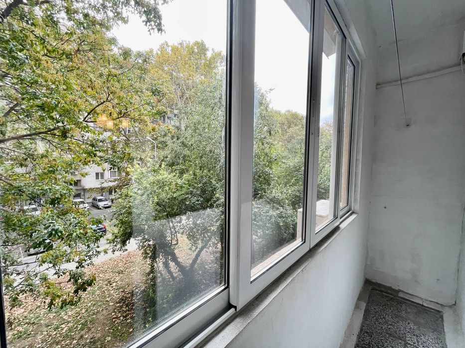 Дава се под наем Тристаен апартамент в Варна, Базар Левски - 65 кв.м за 450 € - Снимка #2
