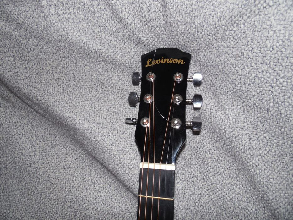 Акустическая гитара