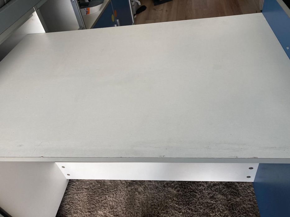 Pat etajat cu birou încorporat