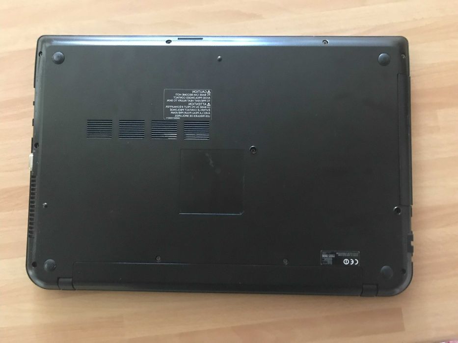 Продавам преносим компютър Toshiba Satellite 15,6 inch - Windows 10