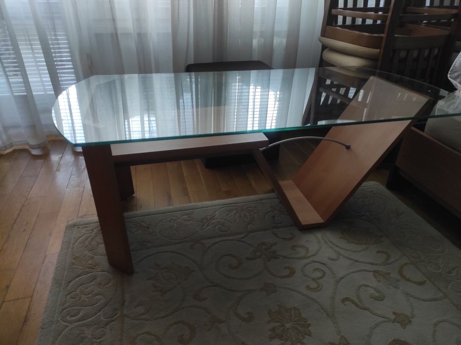 Холна стъклена масичка