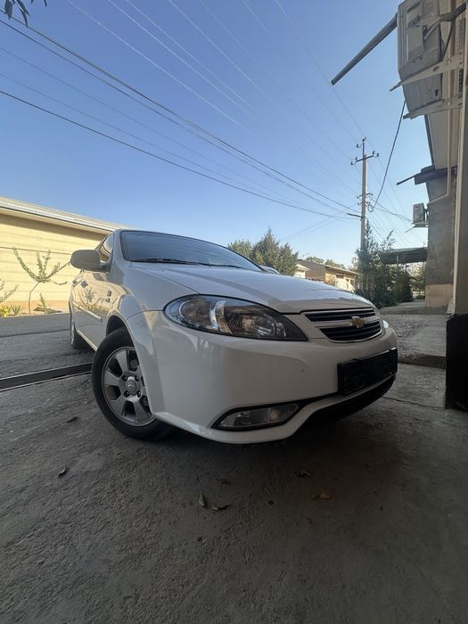 Gentra avtomat sotiladi