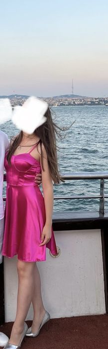 Кокетна цикламена рокля