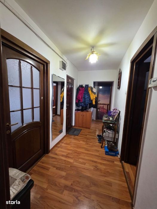 3 camere, decomandat, etaj 1, zona Favorit,  3 balcoane, renovat 2020