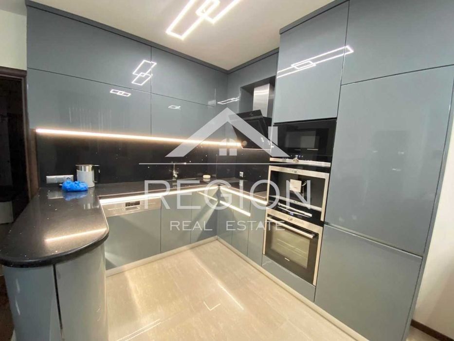 Дава се под наем Тристаен апартамент в Варна, Червен площад - 115 кв.м за 1600 € - Снимка #2