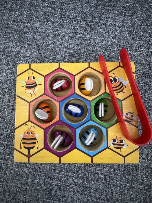 Деревянный сортер пчелки