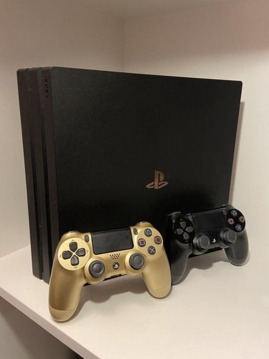 Продаю Playstation 4 pro 1tb