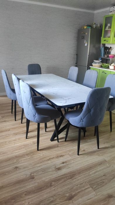 новый 8 стулья и стол 2 метра
