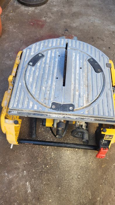 Vînd circular Dewalt defect
