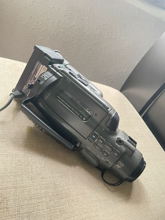 Видеокамера SONY AC-V25B