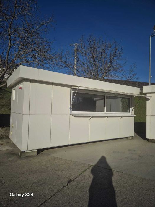 Vand 2 bucati Container comercial modular 20FT placat cu acubond.