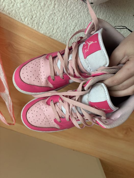 обувки nike jordan розови