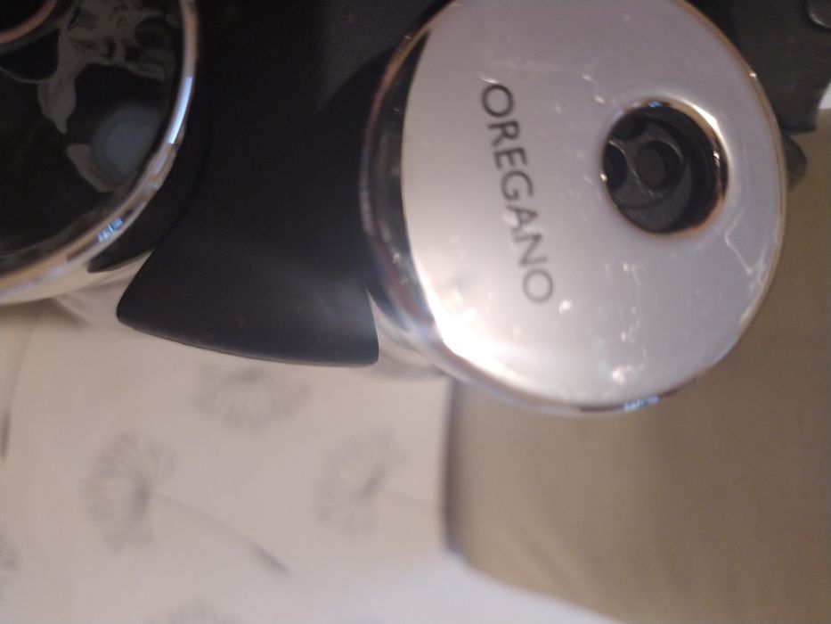 COLE--MASON  Въртящ се на 360град. комплект от 16 съда.за подправки