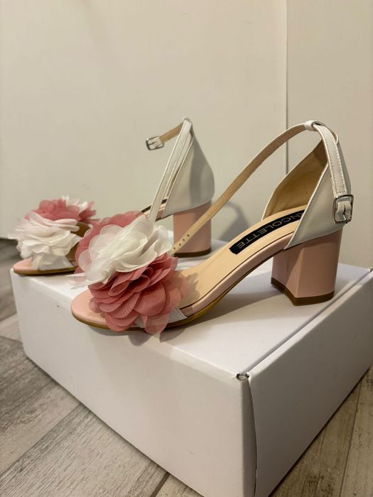 Sandale de piele, Ancolette