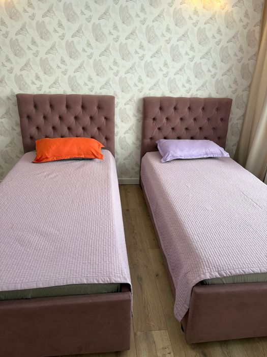 Детский кровать с матрасами.