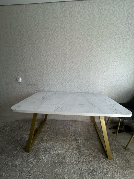 Продам стол за 50000