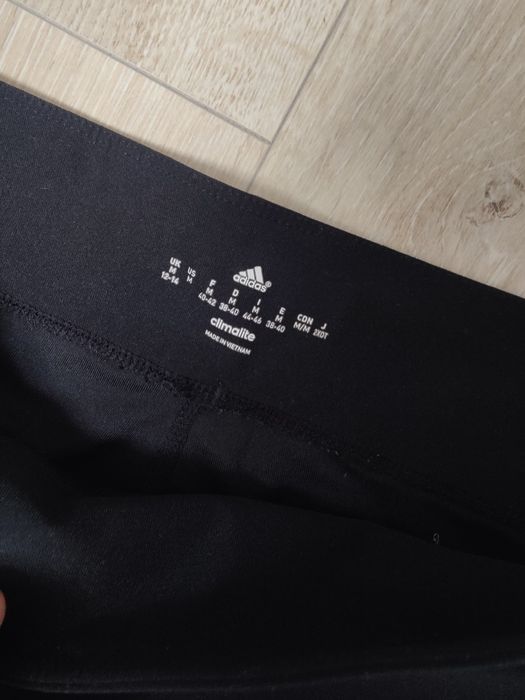 Pantaloni 3/4 adidas mărimea M