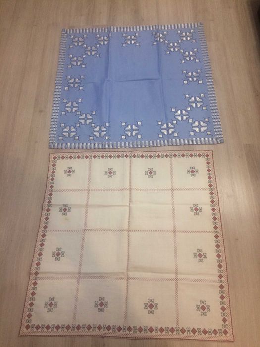 Карета бродирани 18 броя - различни размери и покривка за легло жакардова 1 брой