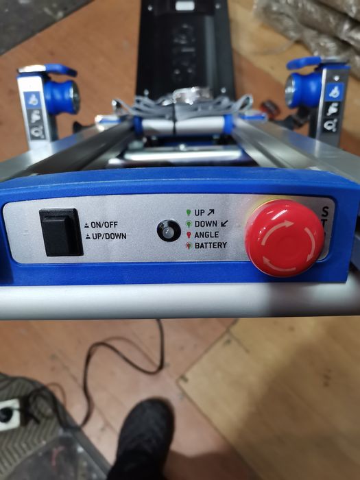 Устройство за изкачване на инвалидни колички