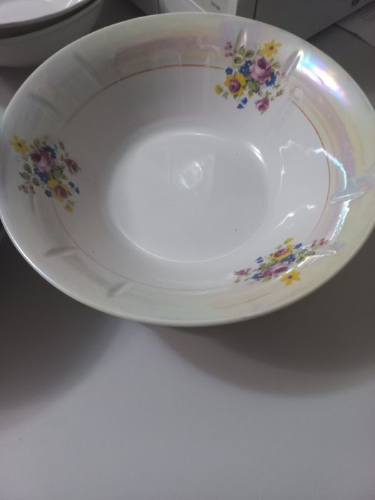 Новая  посуда от сервиза.