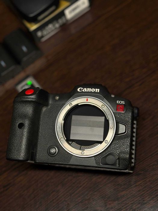 Canon R5 c ideal xolatda