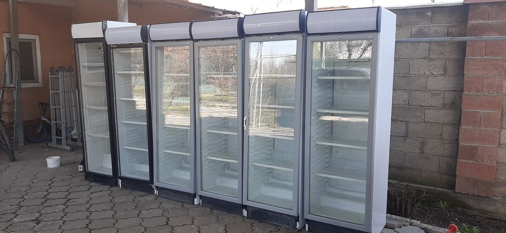 В наличии Витринные холодильники.