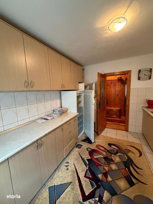 Apartament 3 camere, etaj intermediar, Radauti